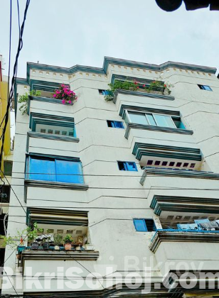 ১৩৫০ স্কয়ার ফিট রেডি ফ্ল্যাট গ্যারেজ ও জমিসহ